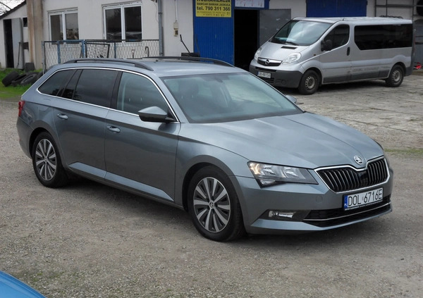 Skoda Superb cena 59900 przebieg: 182000, rok produkcji 2017 z Nałęczów małe 254